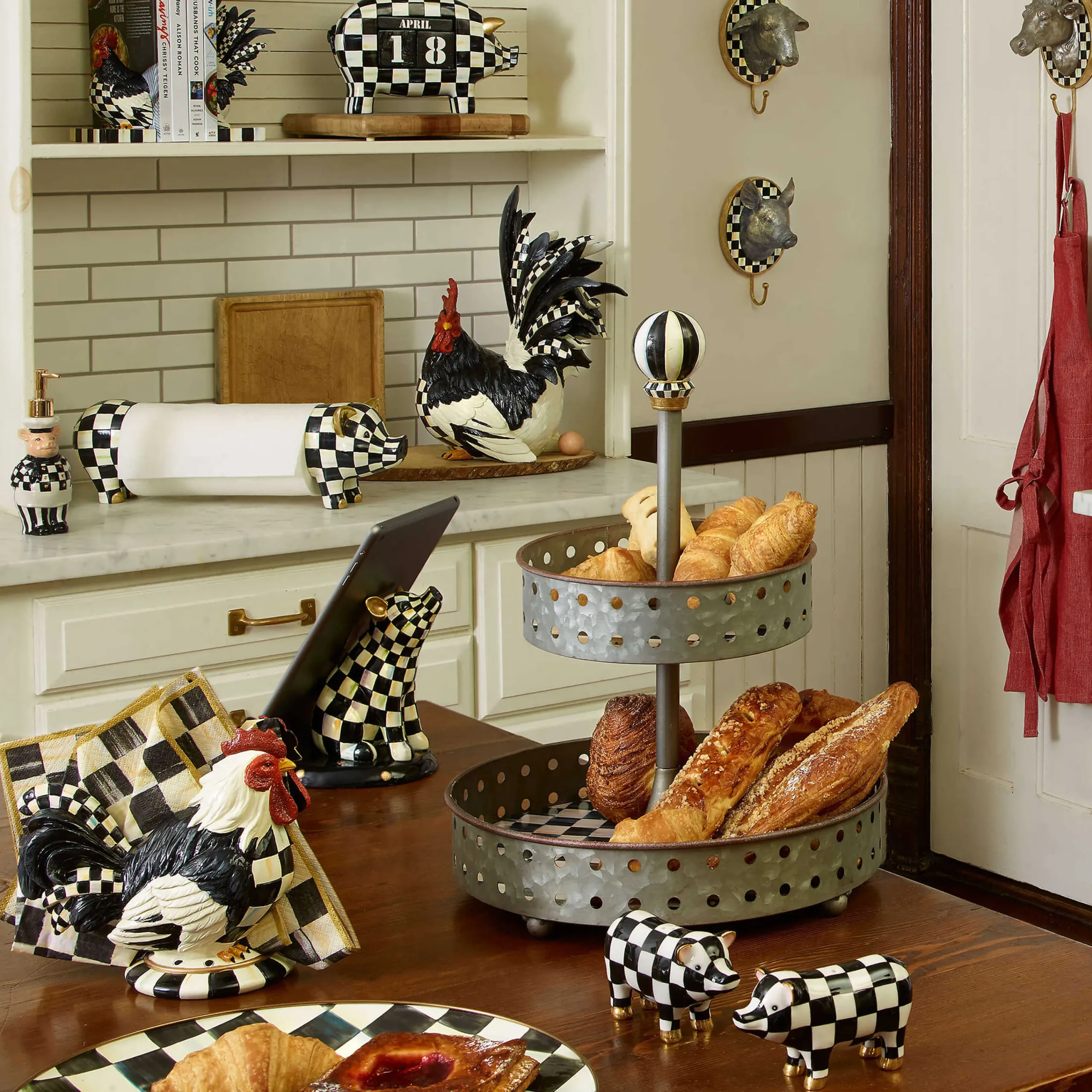 MacKenzie-Childs Courtly Check Pig Paper Towel Holder* Kitchen Storage & Organization